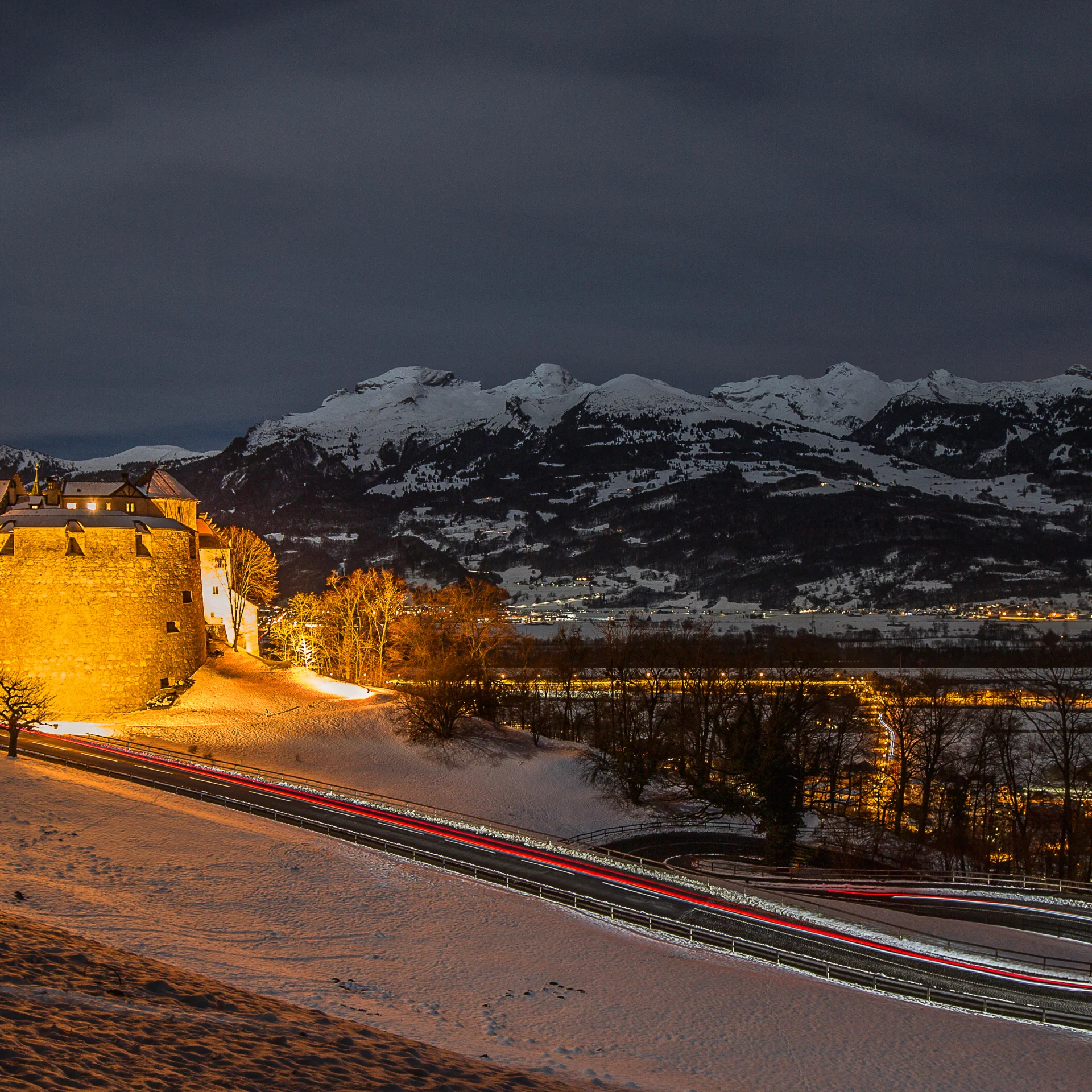 Titelbild Schloss Nacht 